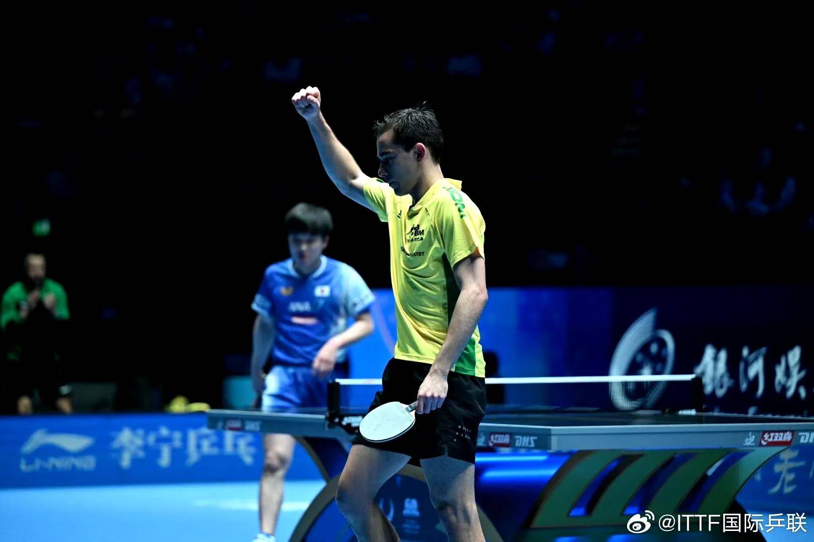 乒乓球选手大显身手夺得双打冠军 乒乓球选手大显身手夺得双打冠军